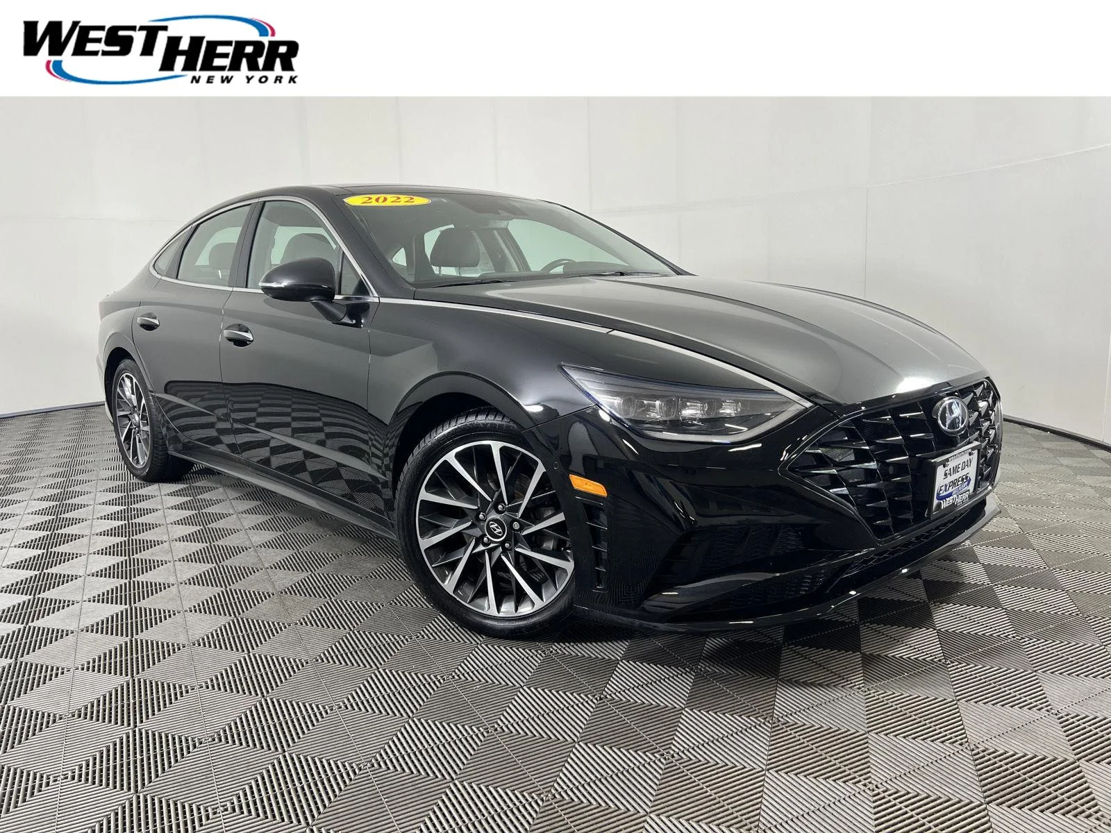Used 2022 Phantom Black Hyundai Limited image 1