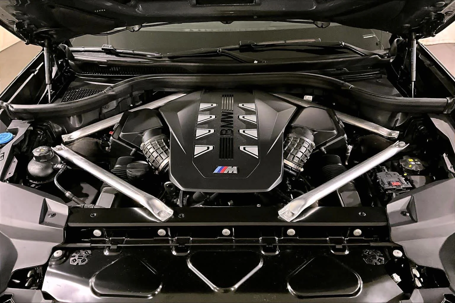 Used 2025 Dravit Grey Metallic BMW M60i image 29
