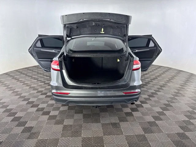 Used 2019 Gray Ford SE image 23