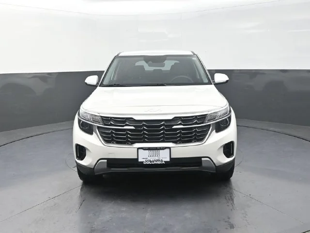 Used 2024 White Kia LX image 4