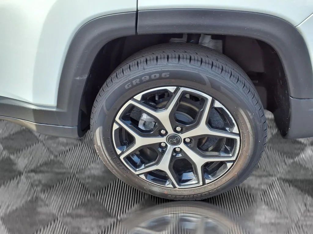 Used 2025 White Jeep Limited image 21