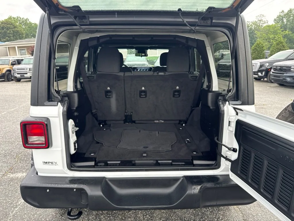 Used 2025 White Jeep Sport S image 26
