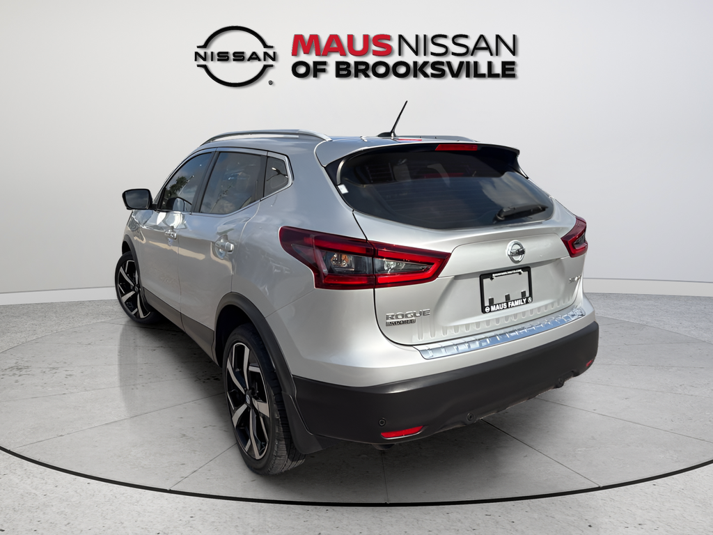 Used 2022 Silver Nissan SL image 6