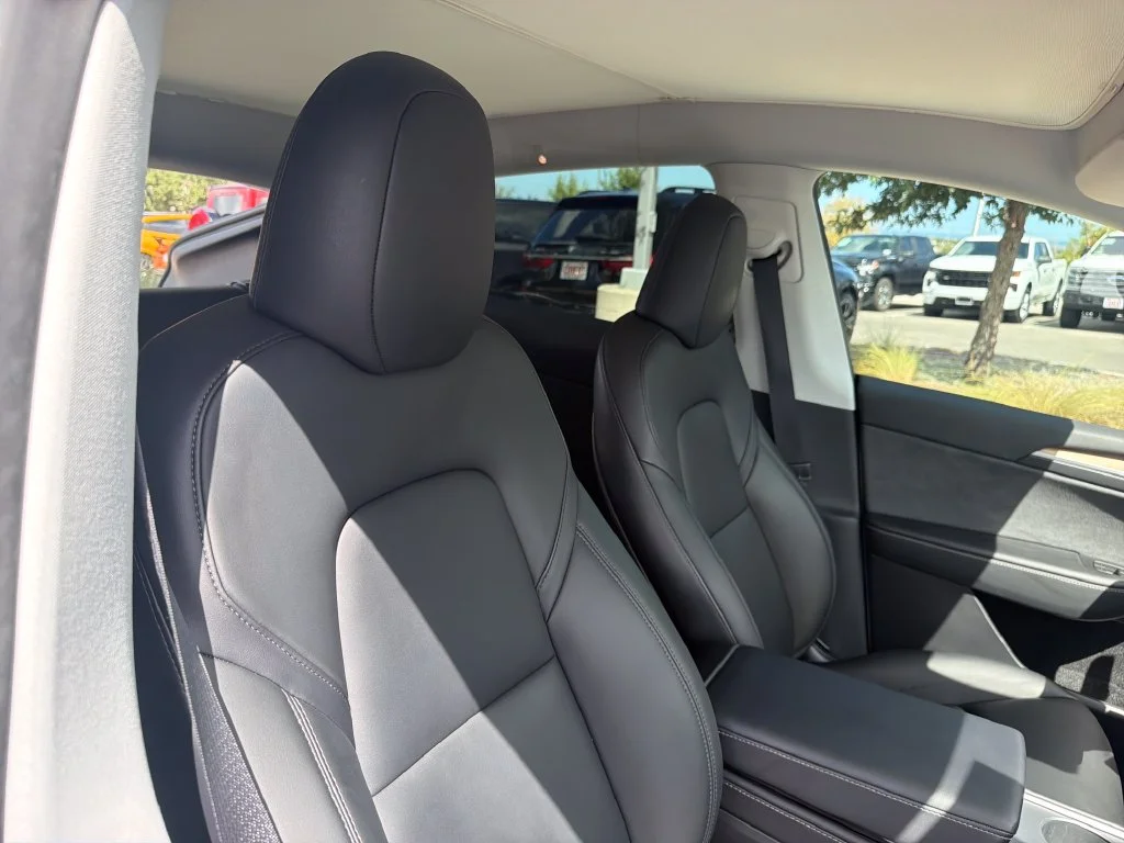 Used 2023  Tesla Standard Range image 32