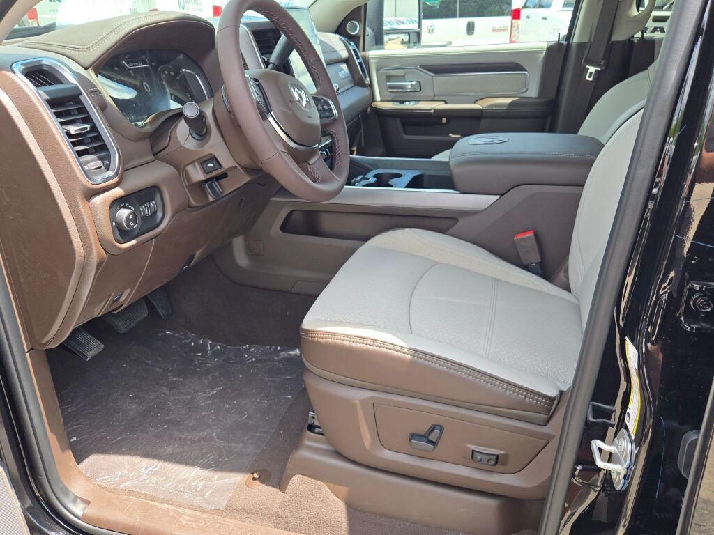New 2026 Diamond Black Crystal Pearl-Coat Exterior Paint RAM Laramie image 21