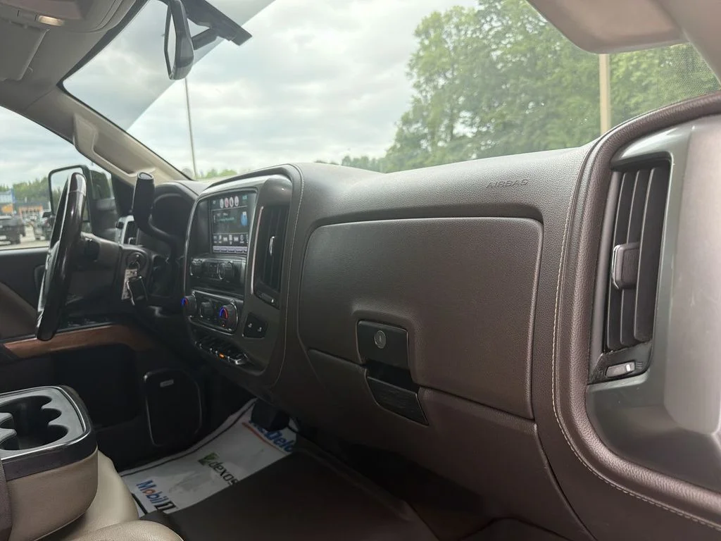 Used 2018 White Chevrolet LTZ image 28