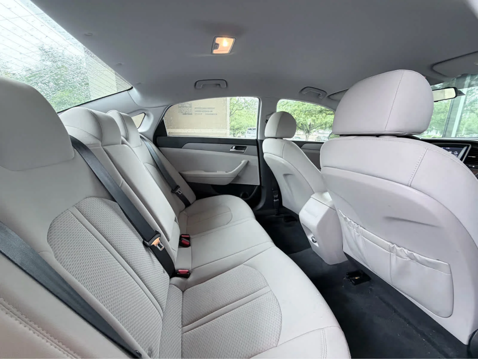 Used 2019  Hyundai SE image 21