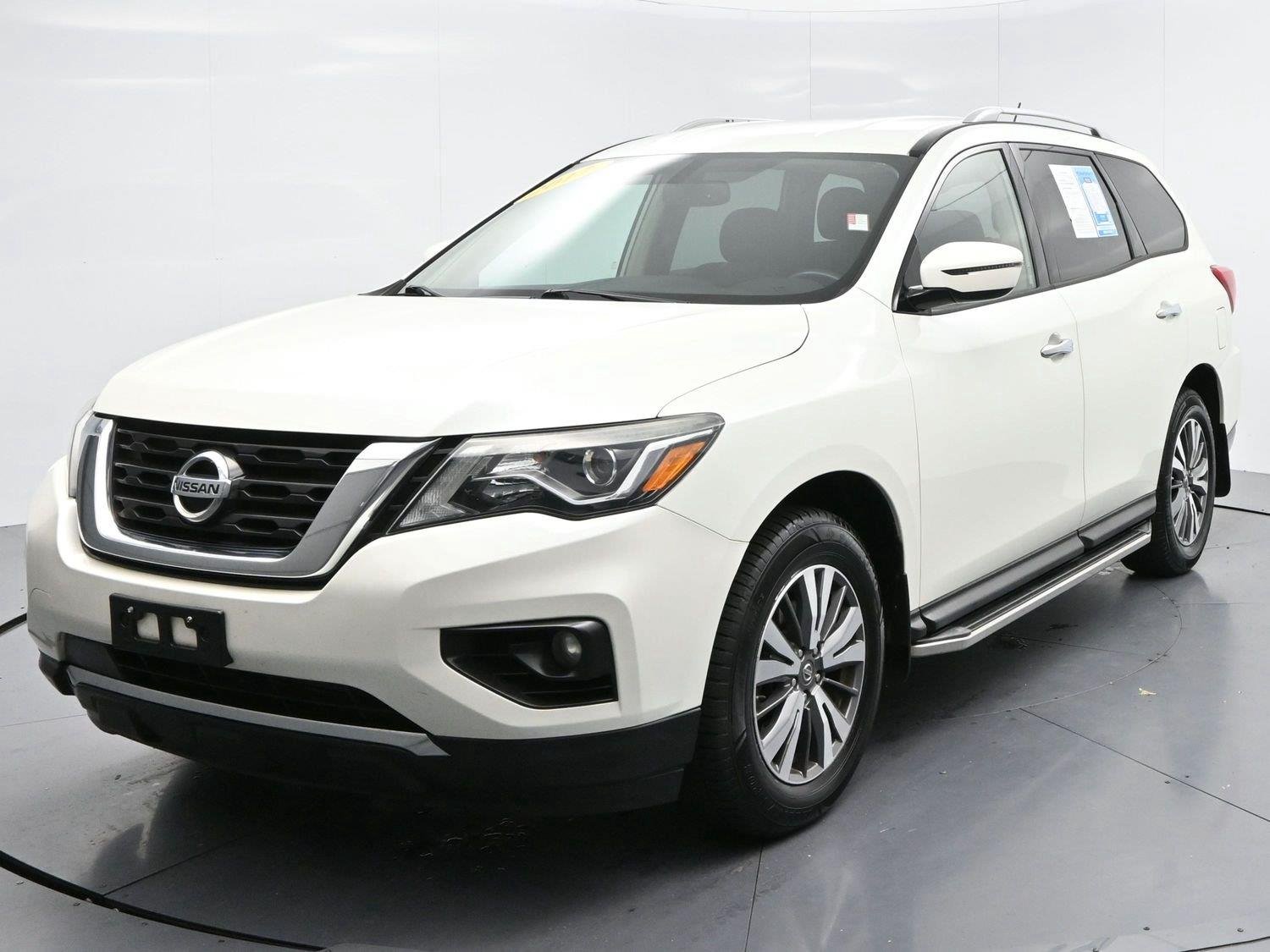 Used 2017 Pearl White Nissan SV image 3