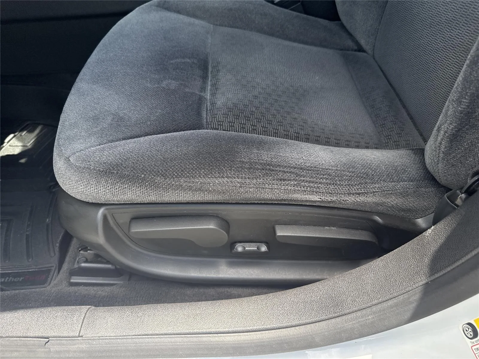 Used 2015 SUMMIT WHITE Chevrolet LT image 12