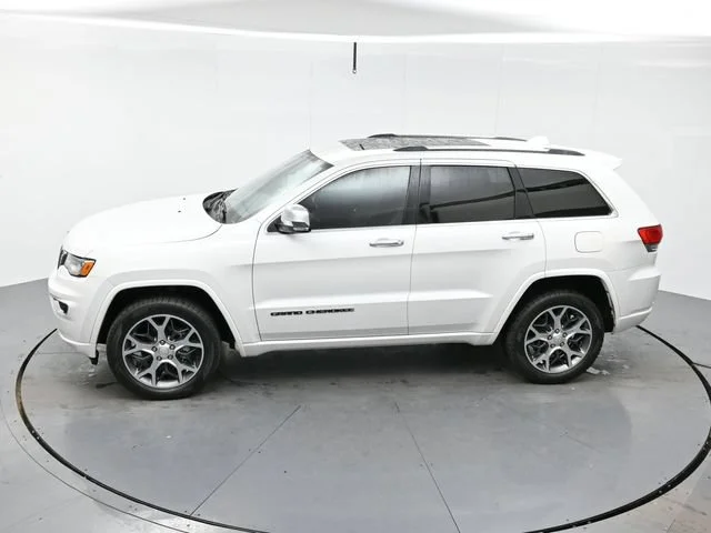 Used 2019 Ivory 3-coat Jeep Overland image 36