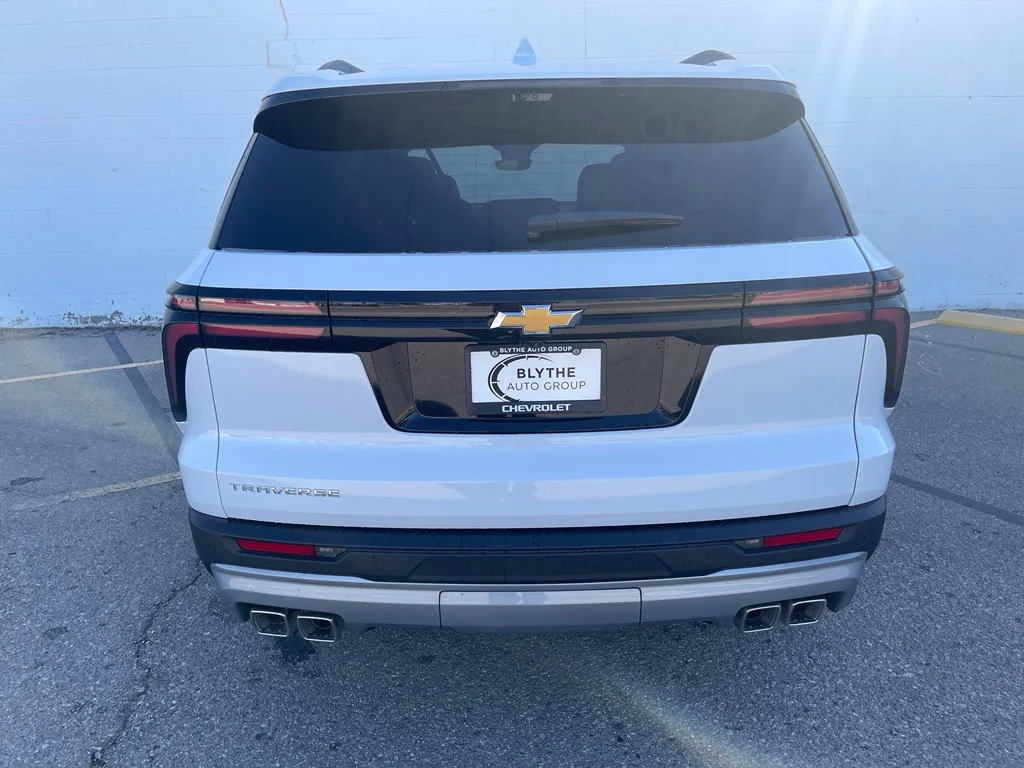 New 2027 Polar White Tricoat Chevrolet LT image 5