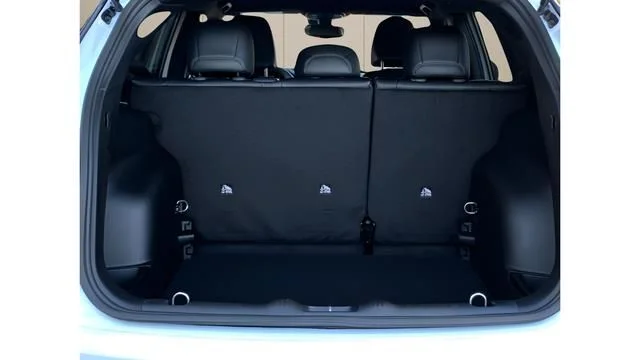 New 2026 White Jeep Latitude image 15