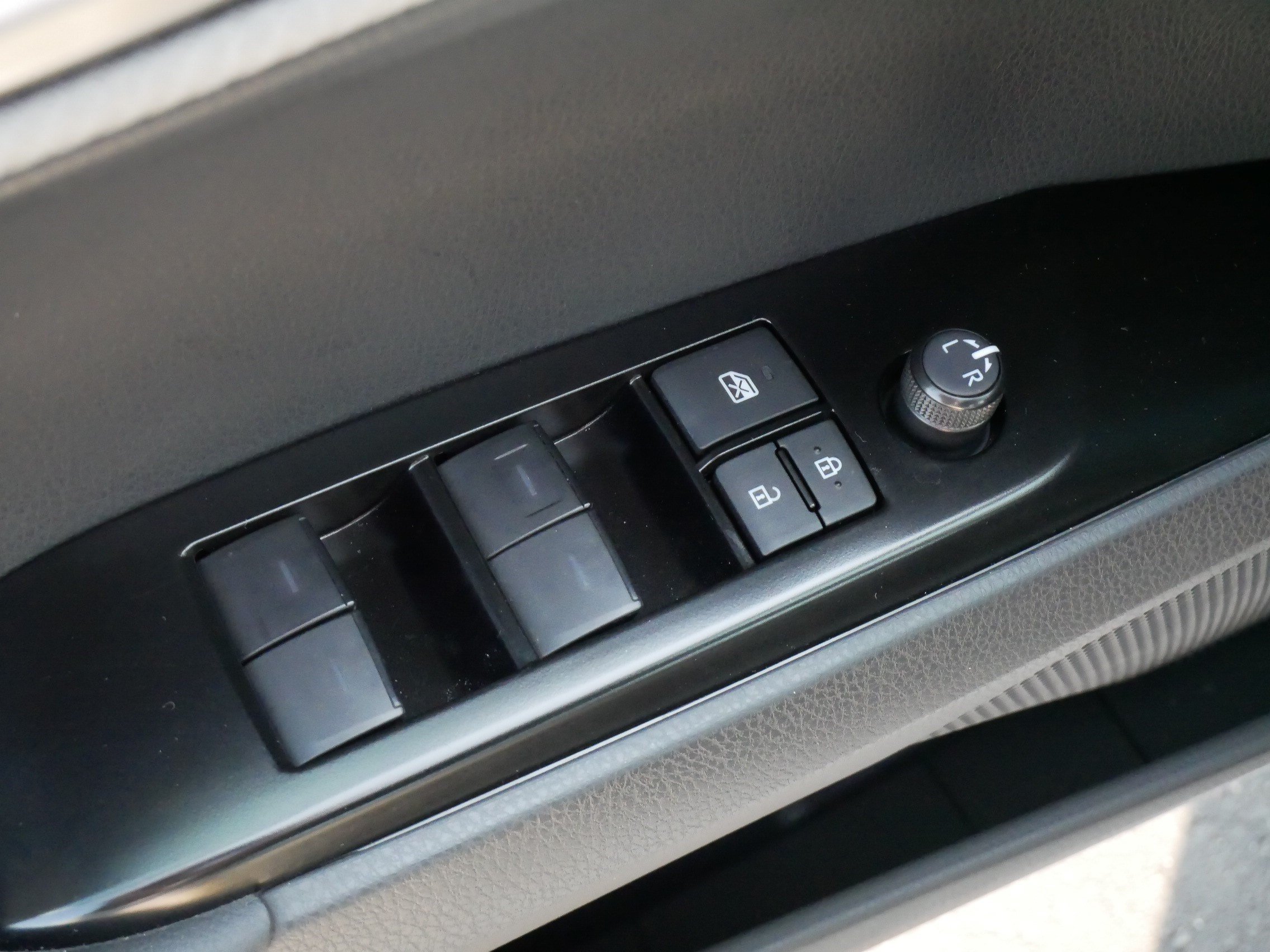 Certified Used 2025 ICE CAP Toyota SE image 19