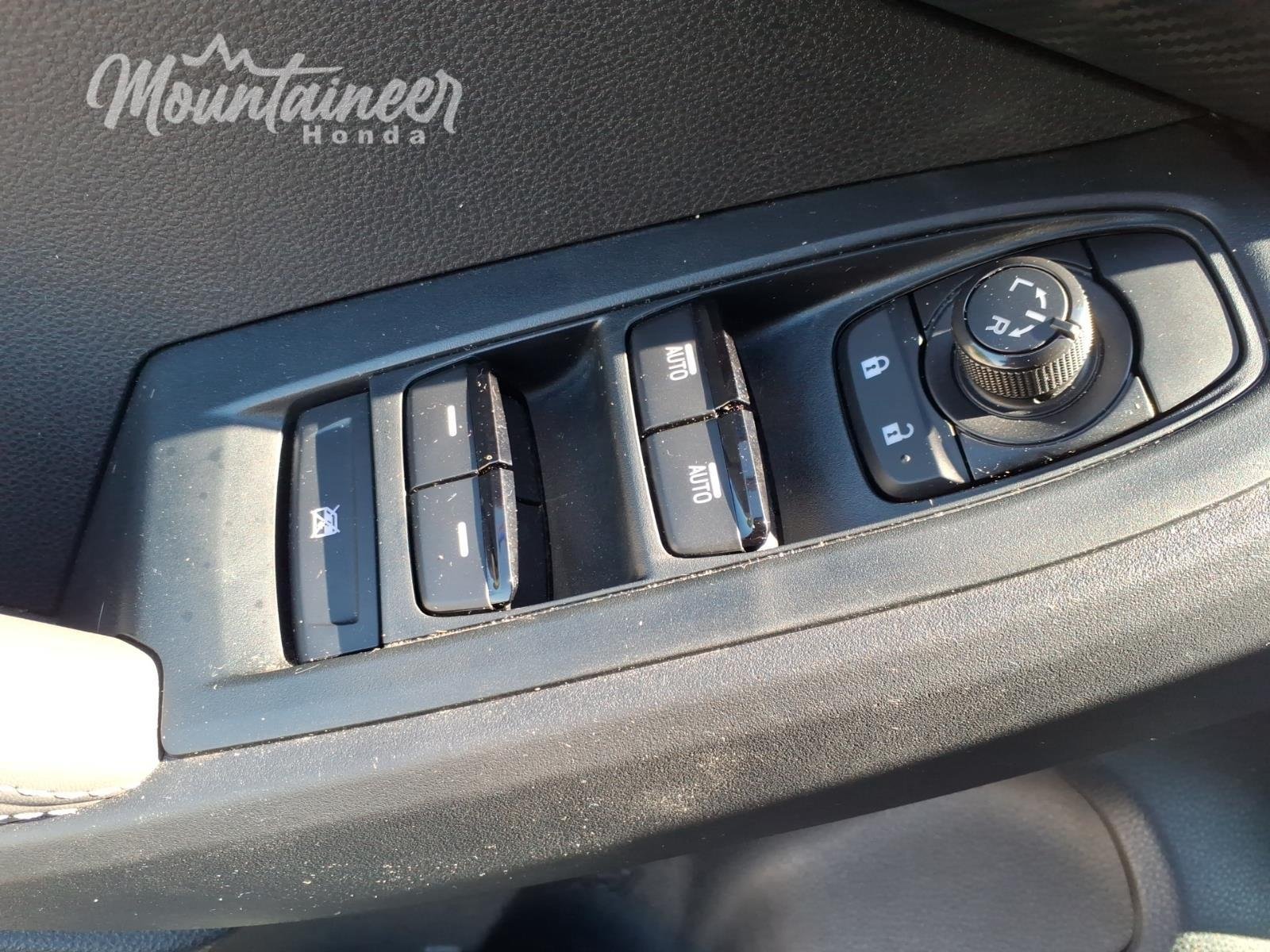 Used 2025 Sapphire Blue Pearl Subaru Premium image 41