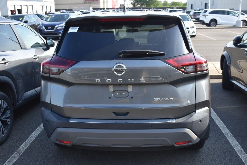 Used 2021 Gray Nissan SV image 4