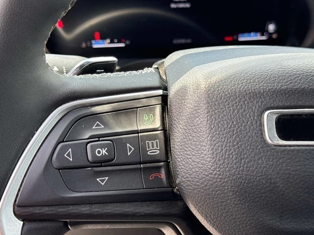 Used 2023 White Jeep Altitude image 33