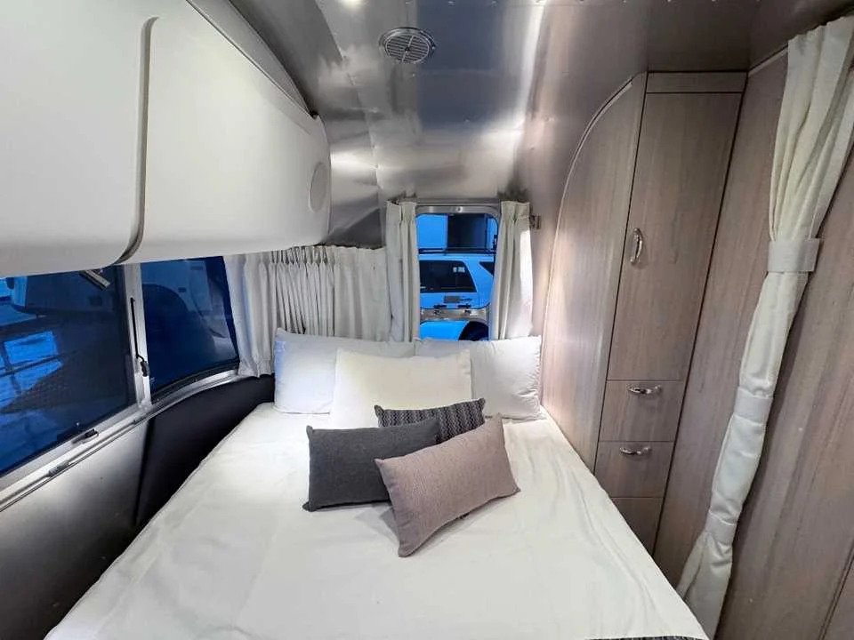 New 2027 SILVER AIRSTREAM  image 22