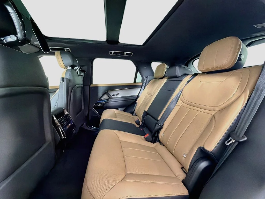 New 2026 Fuji White Land Rover Dynamic SE image 26