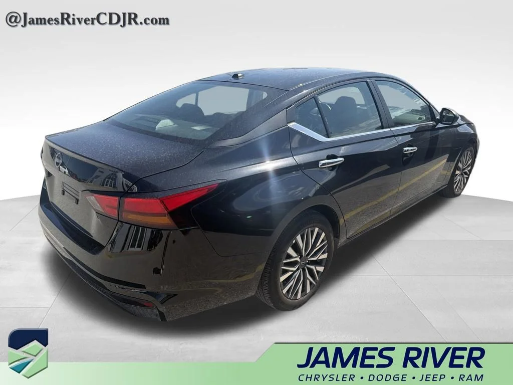 Used 2025 Black Nissan 2.5 SV image 7