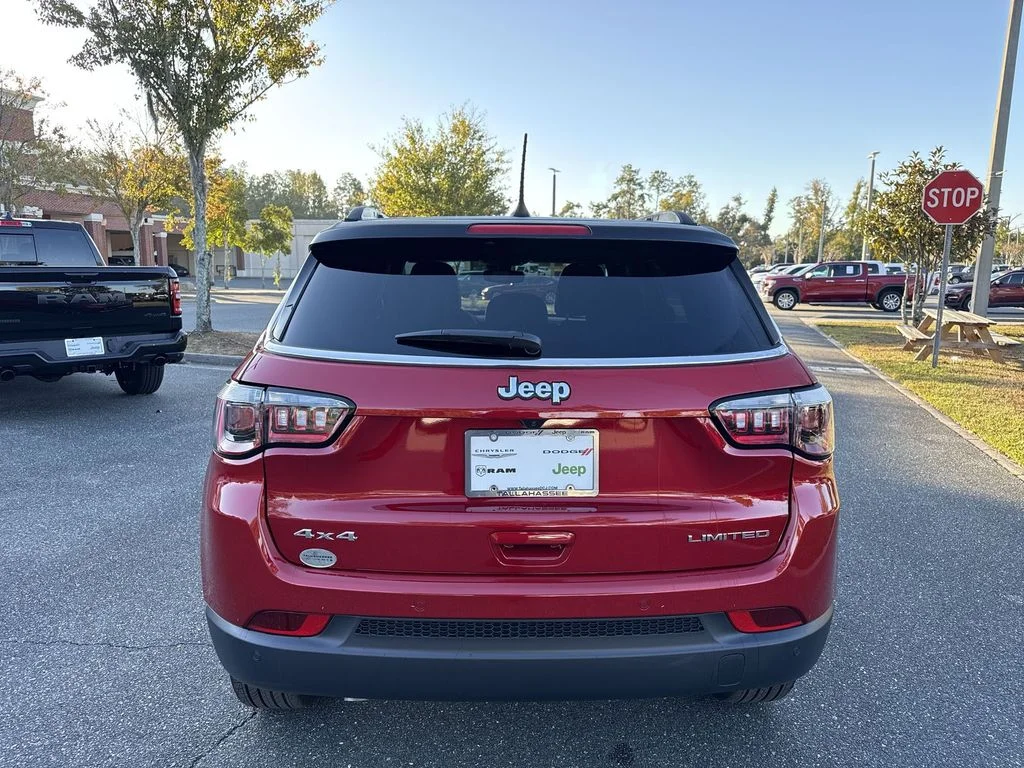 New 2026 Red Hot Pearl-Coat Exterior Paint Jeep Limited image 4