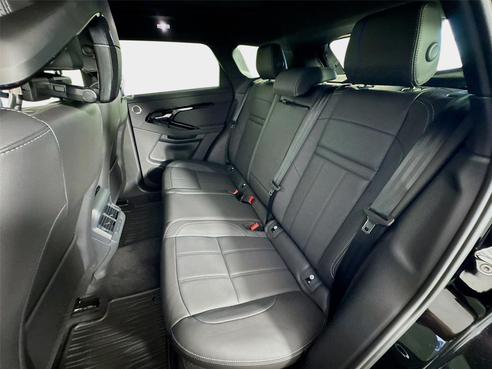 Used 2026 Santorini Black Land Rover Hoxton Edition image 24