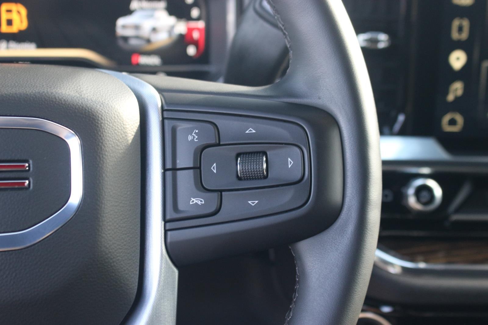 Used 2024 Summit White GMC Elevation image 20