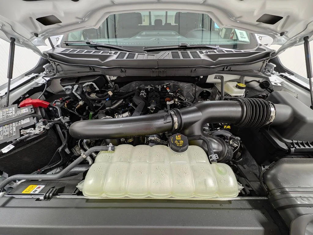 New 2026 Oxford White Ford XLT image 34