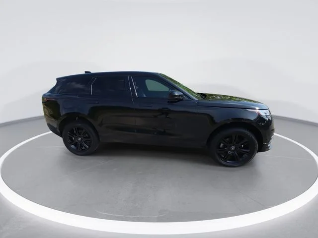 Used 2023 Black Land Rover R-Dynamic S image 9