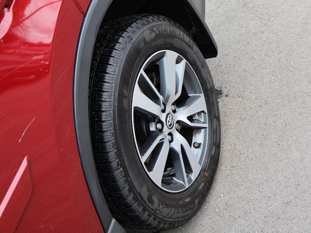 Used 2018 Red Toyota XLE image 29