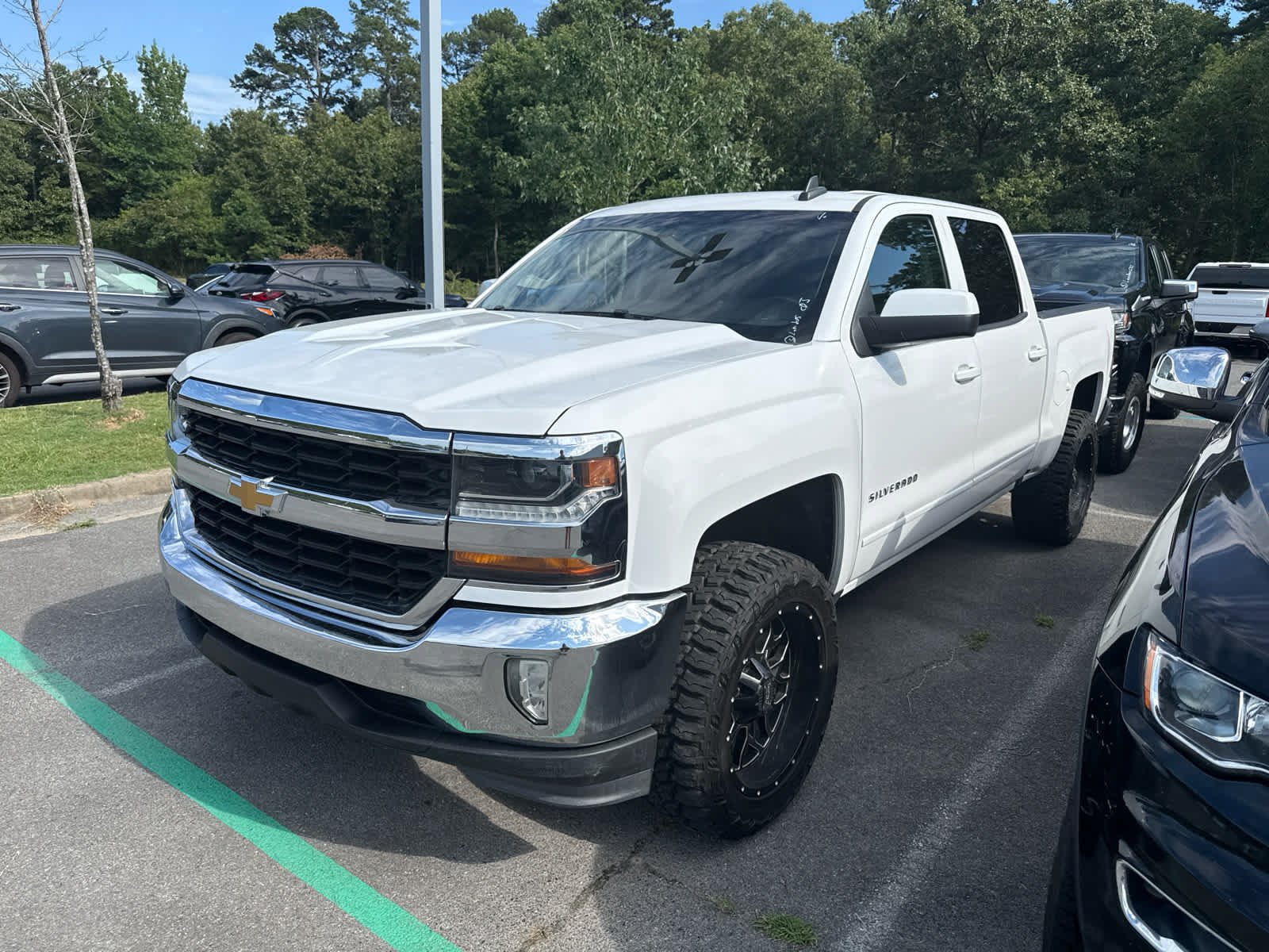 Used 2018 Summit White Chevrolet LT image 1