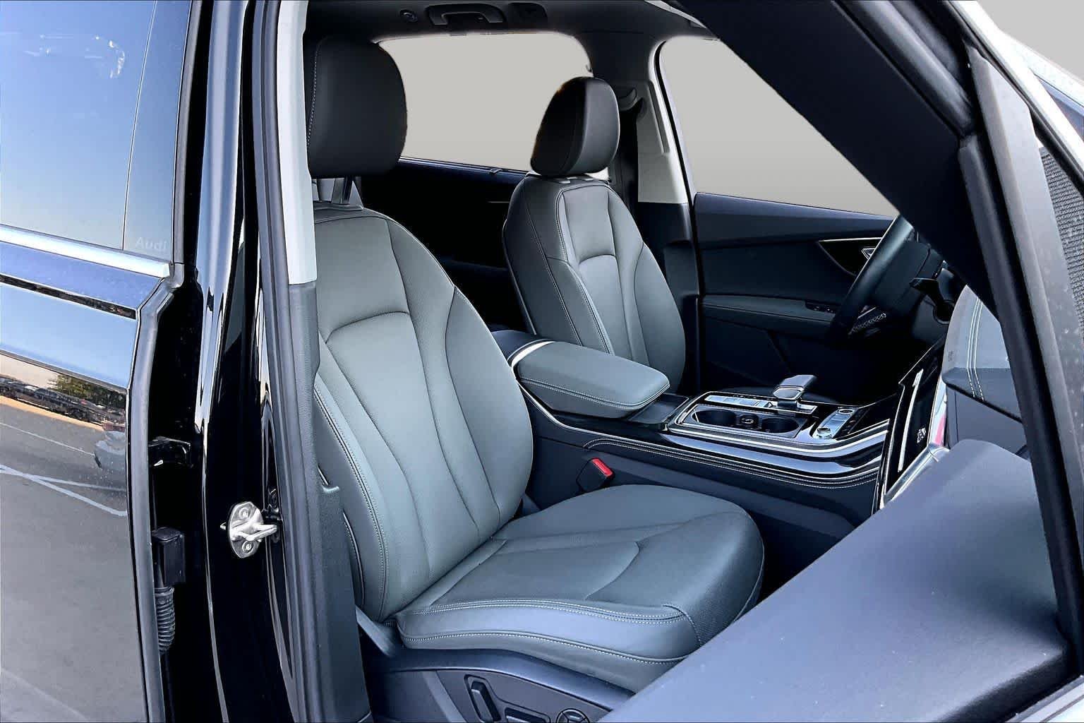 Used 2025 Mythos Black Metallic Audi Premium Plus image 9