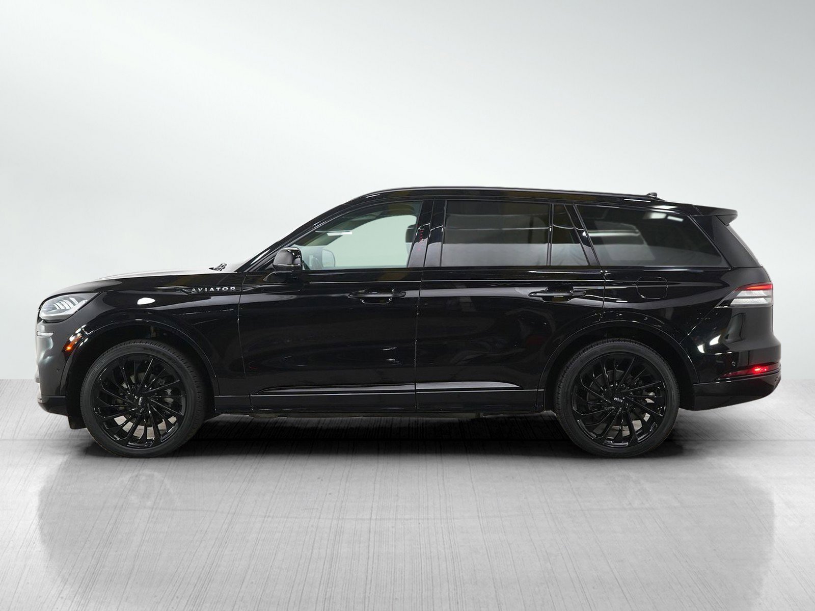 Used 2024 Lincoln Aviator Reserve with VIN 5LM5J7XC8RGL00295 for sale in Minneapolis, Minnesota
