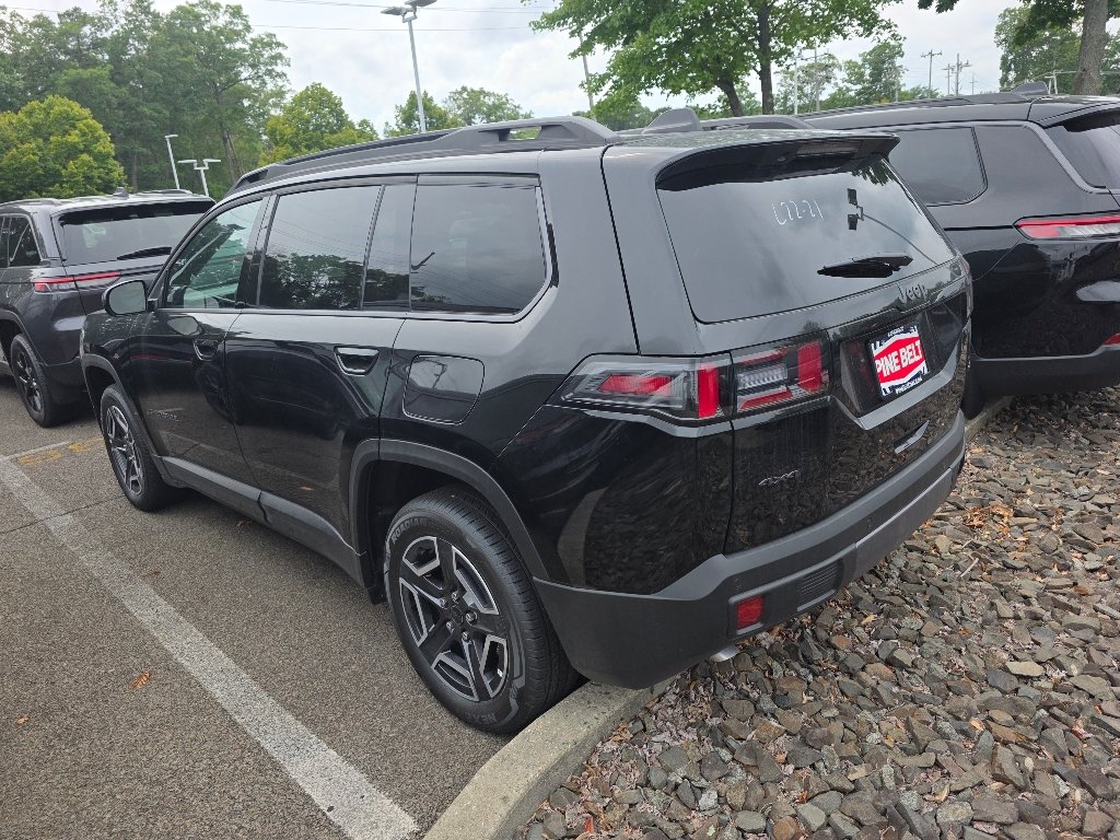 New 2026 Diamond Black Crystal Pearl-Coat Exterior Paint Jeep Laredo image 8