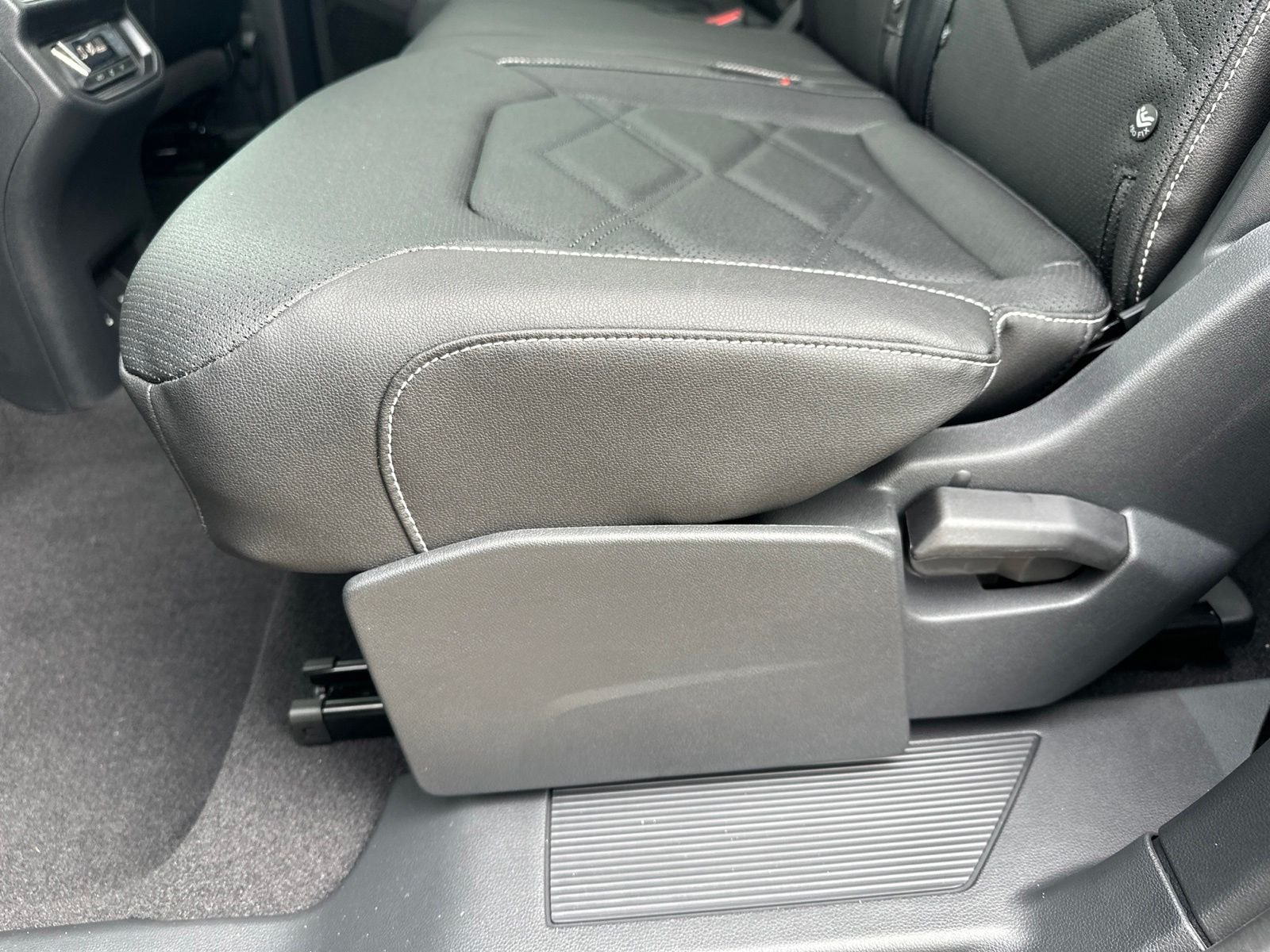 New 2026 Green Volkswagen 2.0T SE w/Technology image 24