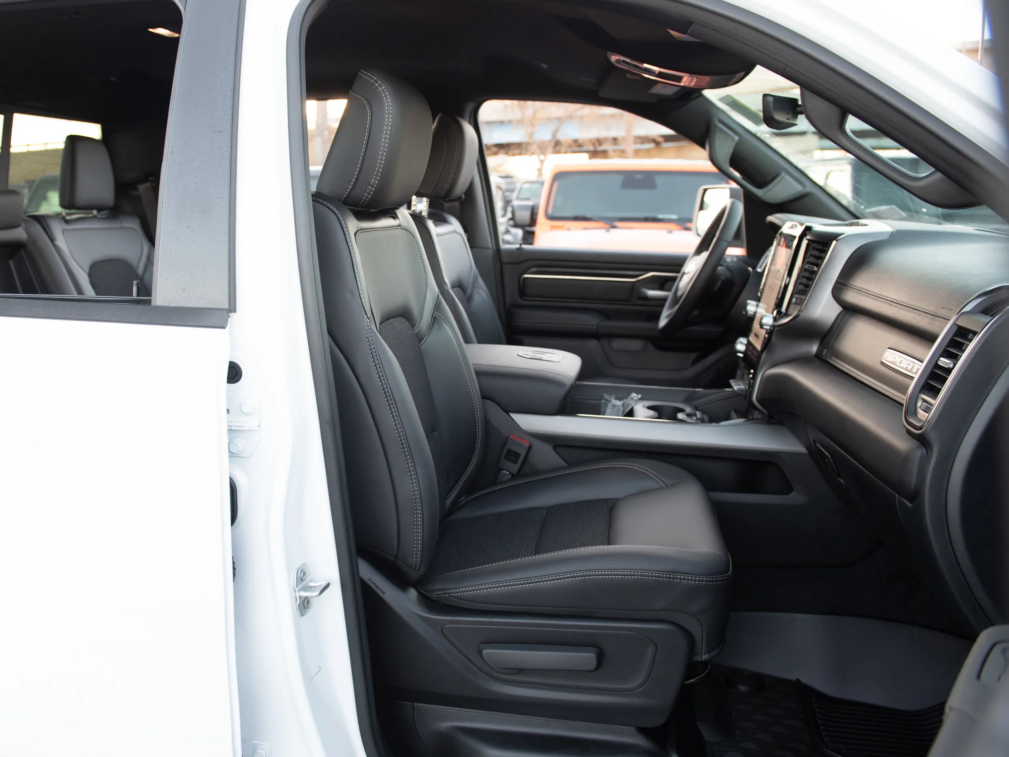 Used 2026 White RAM Sport* Crew Cab 4x4, Twin-Turbo, Heated Seats, 12 Inch Screen, Nav image 23