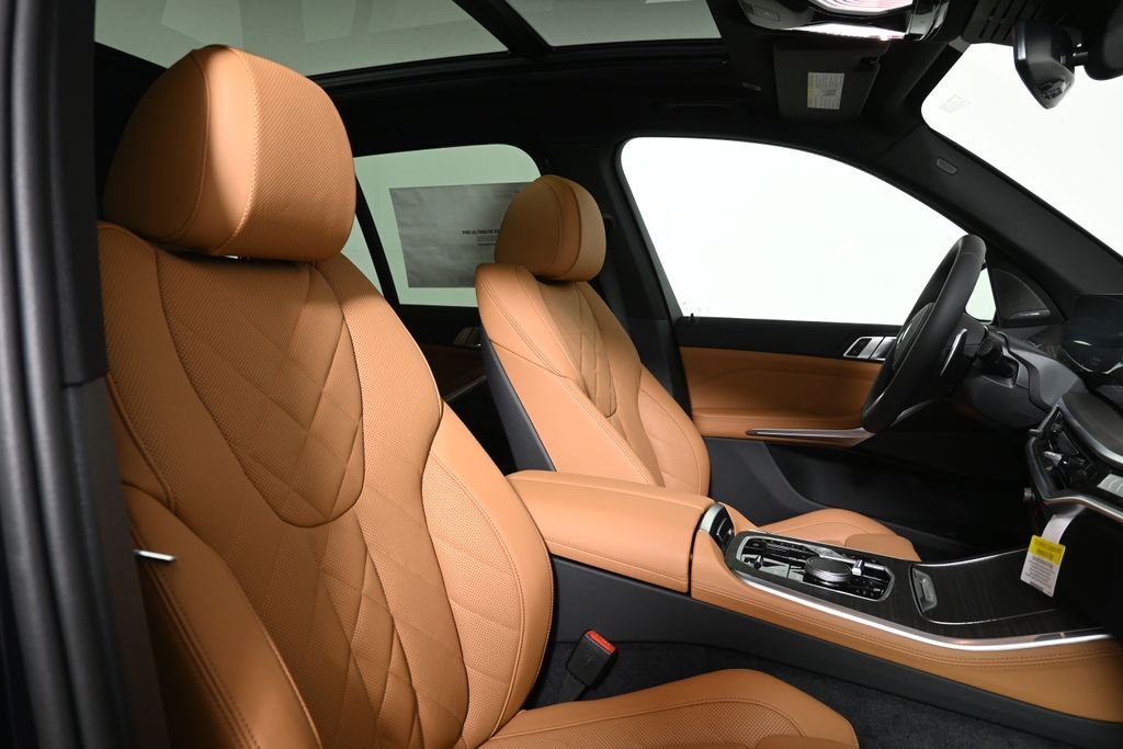 New 2026 Carbon Black Metallic BMW xDrive50e image 34