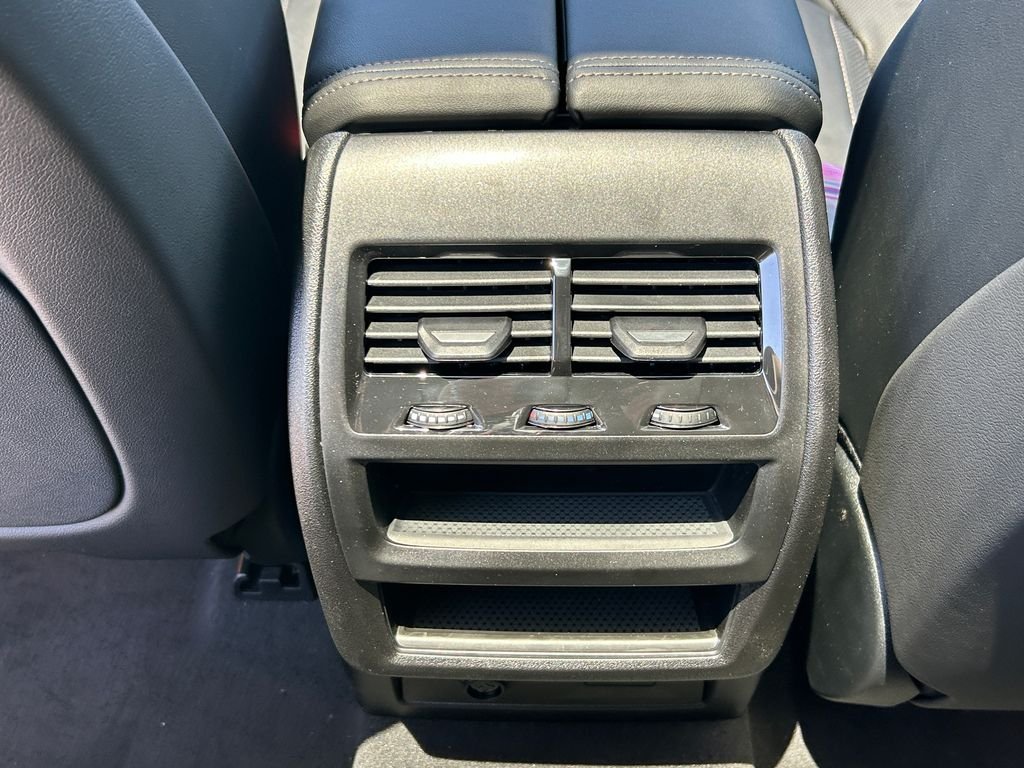 2026 BMW X5 50e - Photo 33