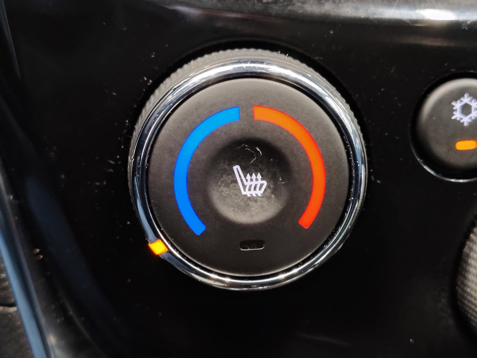 Used 2018 Mosaic Black Metallic Chevrolet Premier image 24