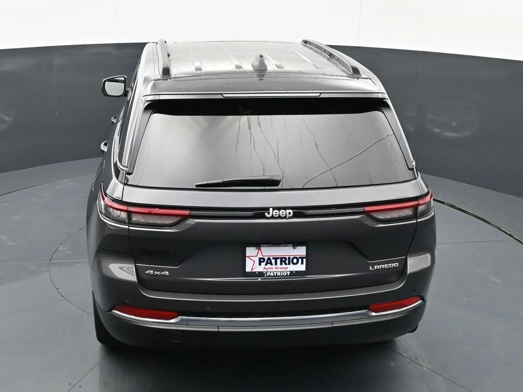 New 2026 Baltic Gray Metallic Clear-Coat Exterior Paint Jeep Laredo X image 30