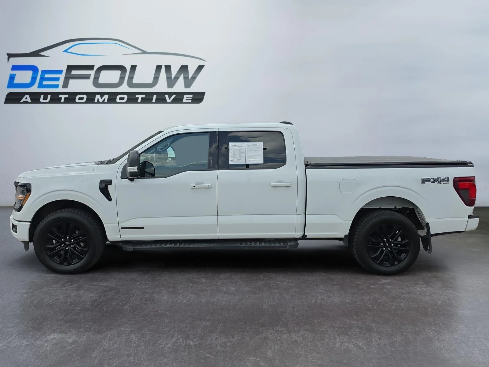 Used 2024 Oxford White Ford XLT image 6