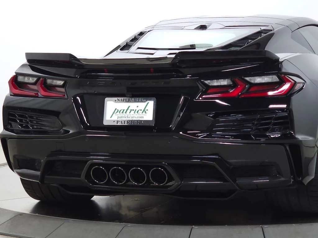 Used 2025 Black Chevrolet Z06 image 9