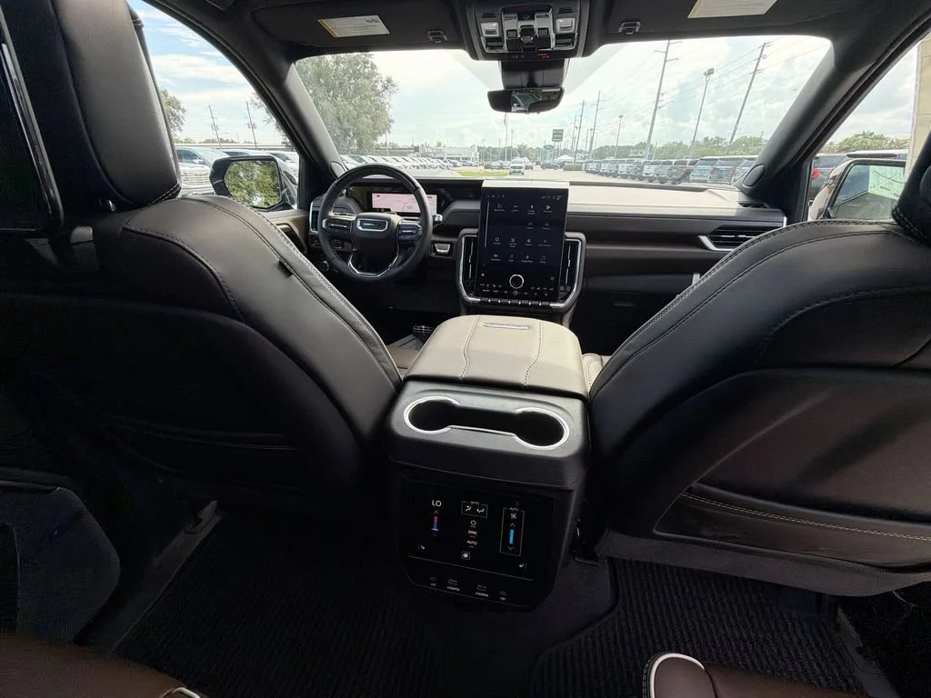 2026 GMC Yukon XL Denali Ultimate - Photo 10