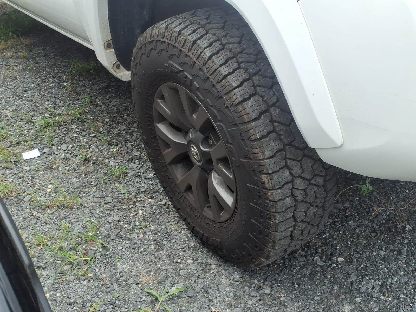 Used 2023 Ice Cap Toyota SR5 image 7