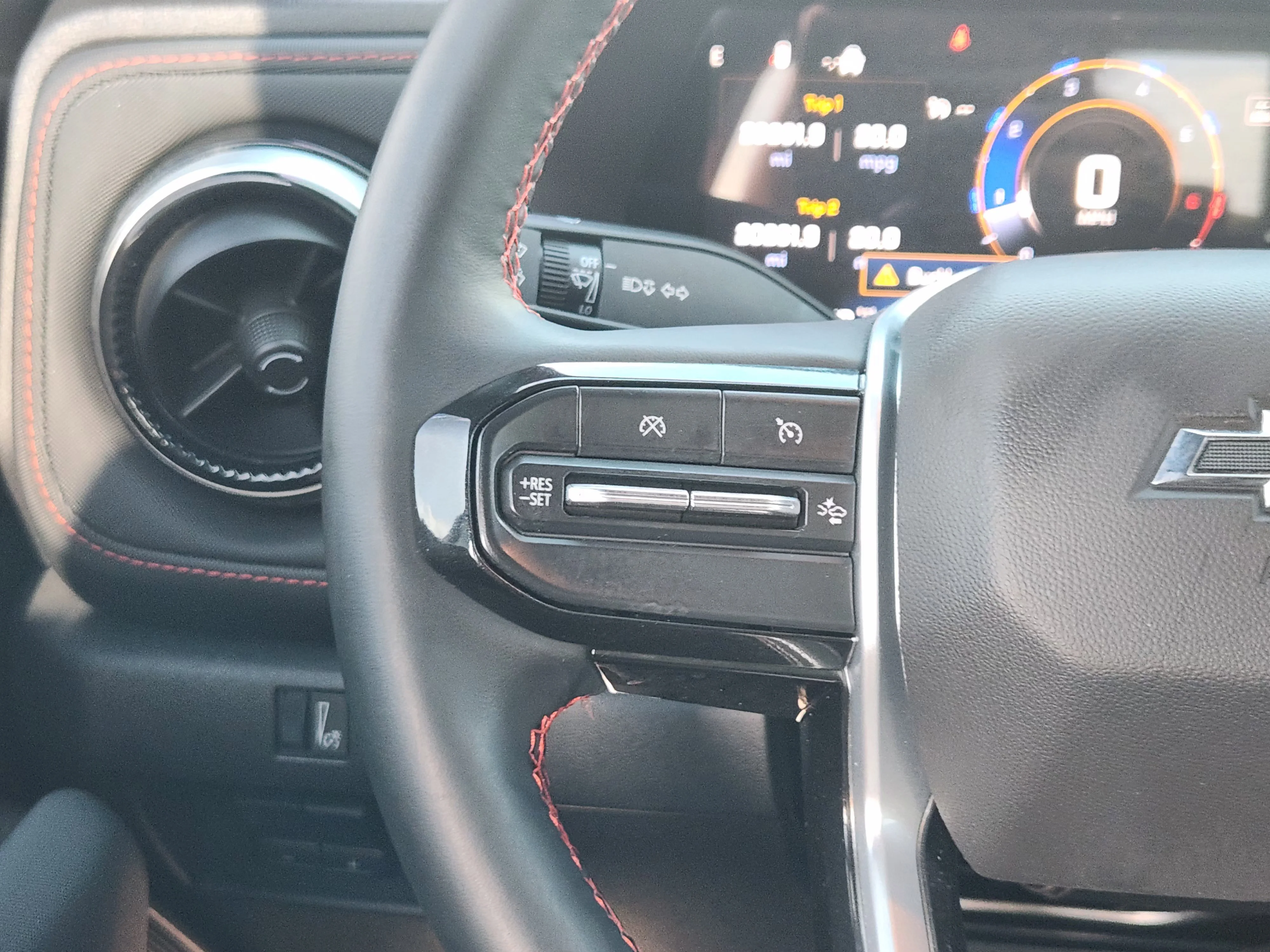 Used 2024 Black Chevrolet Z71 image 27