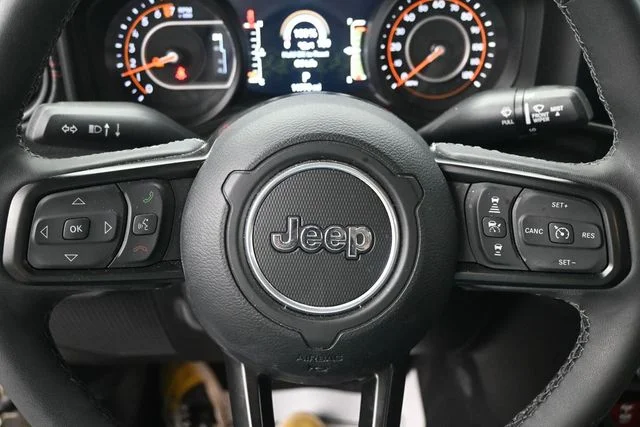 Certified Used 2025 41 Jeep Rubicon image 9