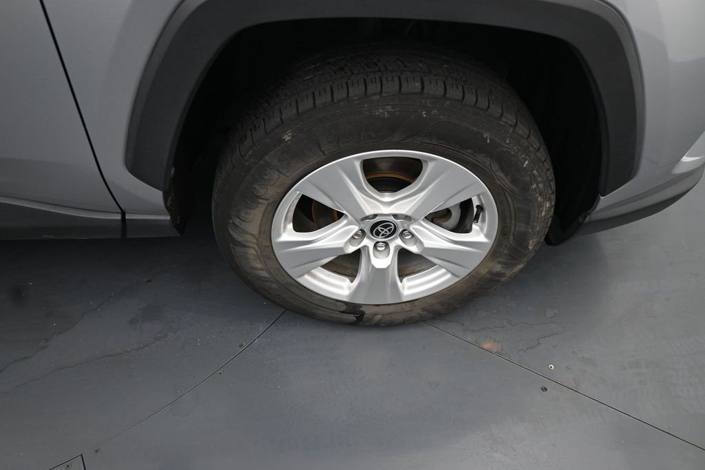 Used 2021 Silver Toyota XLE image 11