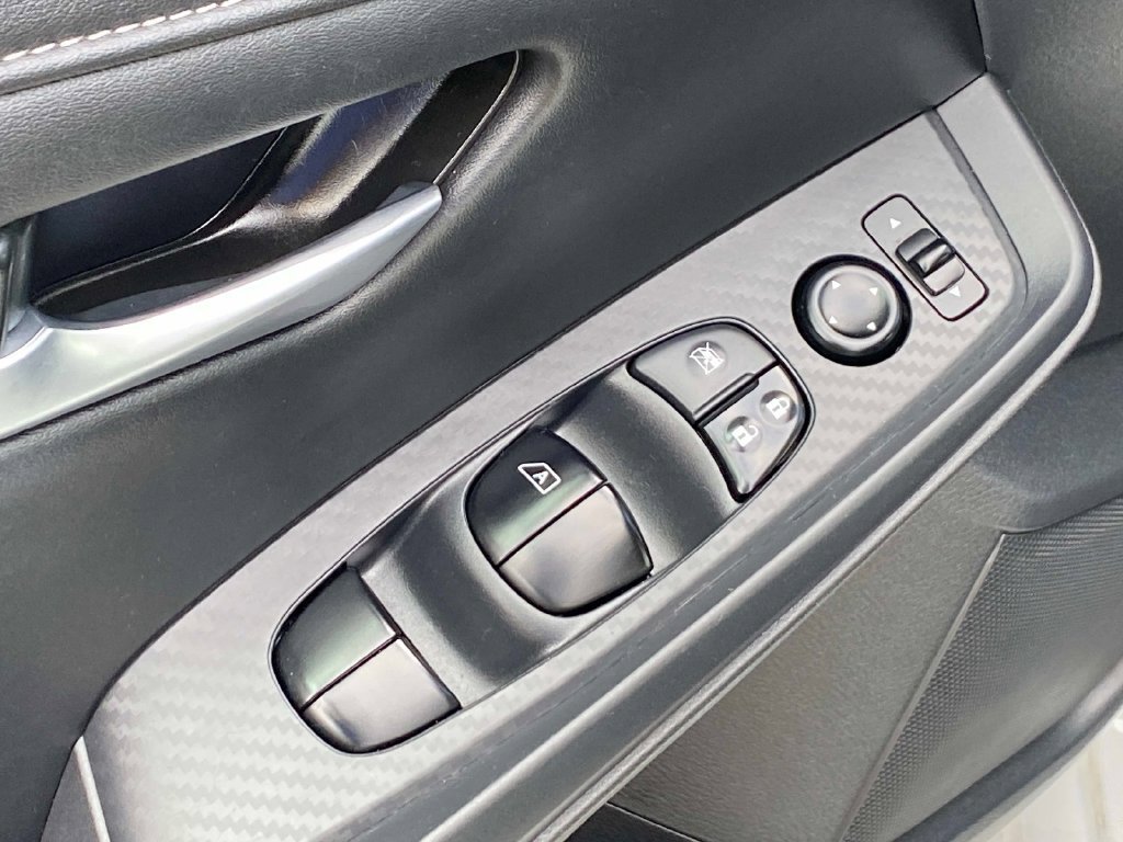 Used 2022 White Nissan SV image 27