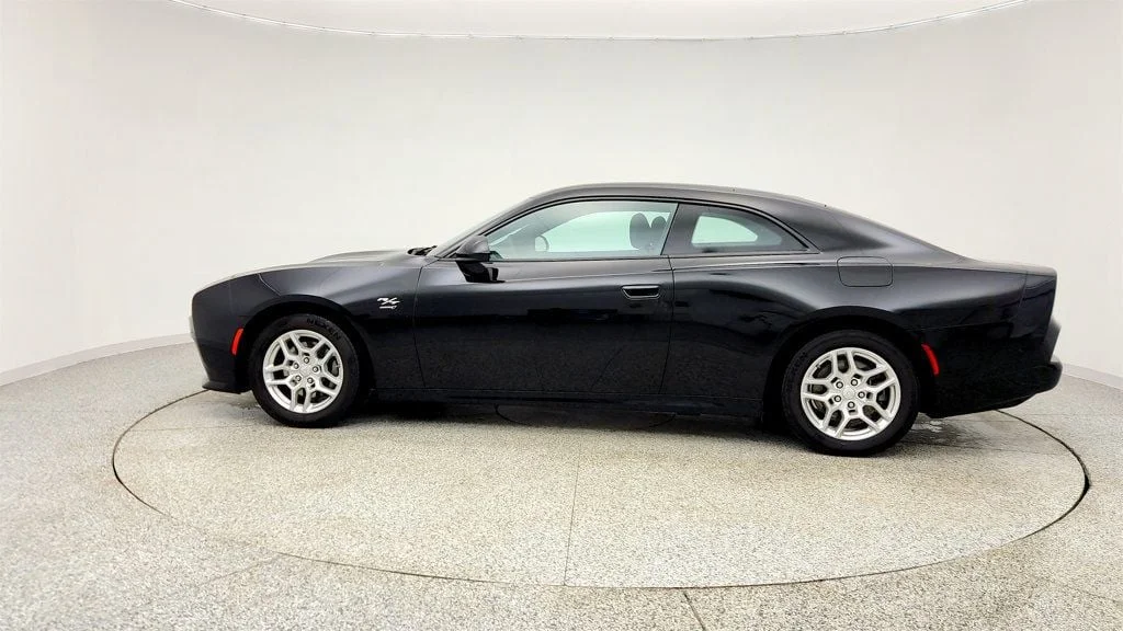 Used 2025 Diamond Black Crystal Pearlcoat Dodge R/T AWD image 8