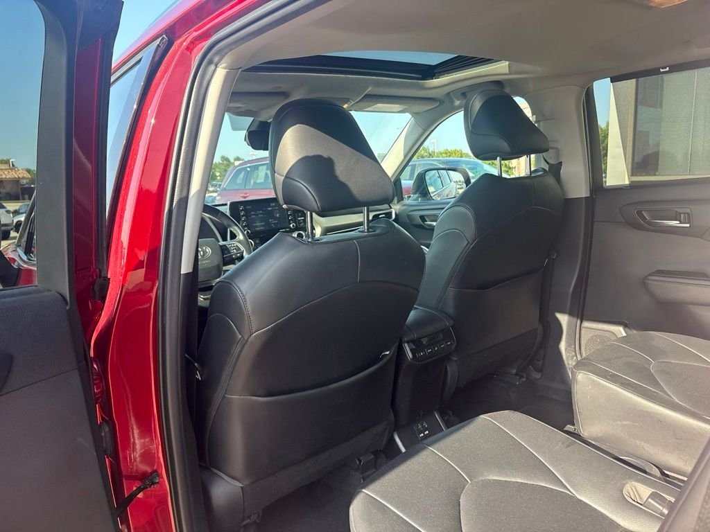 Used 2020 Pearl Toyota XLE image 32