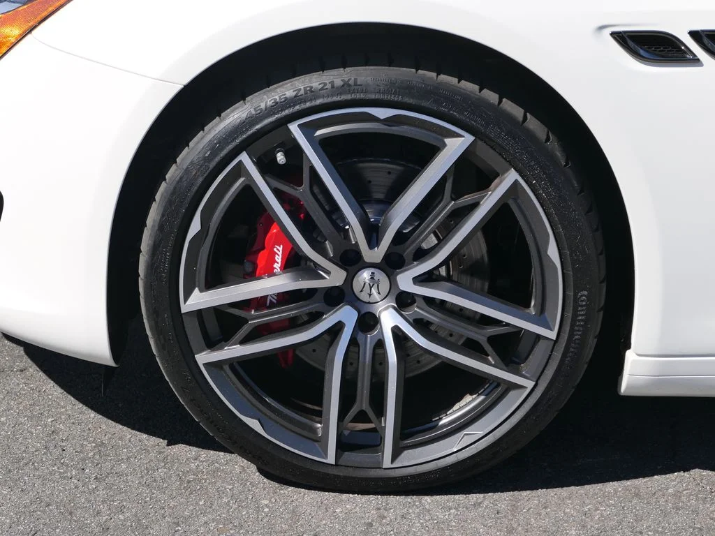 Used 2024  Maserati Modena image 8